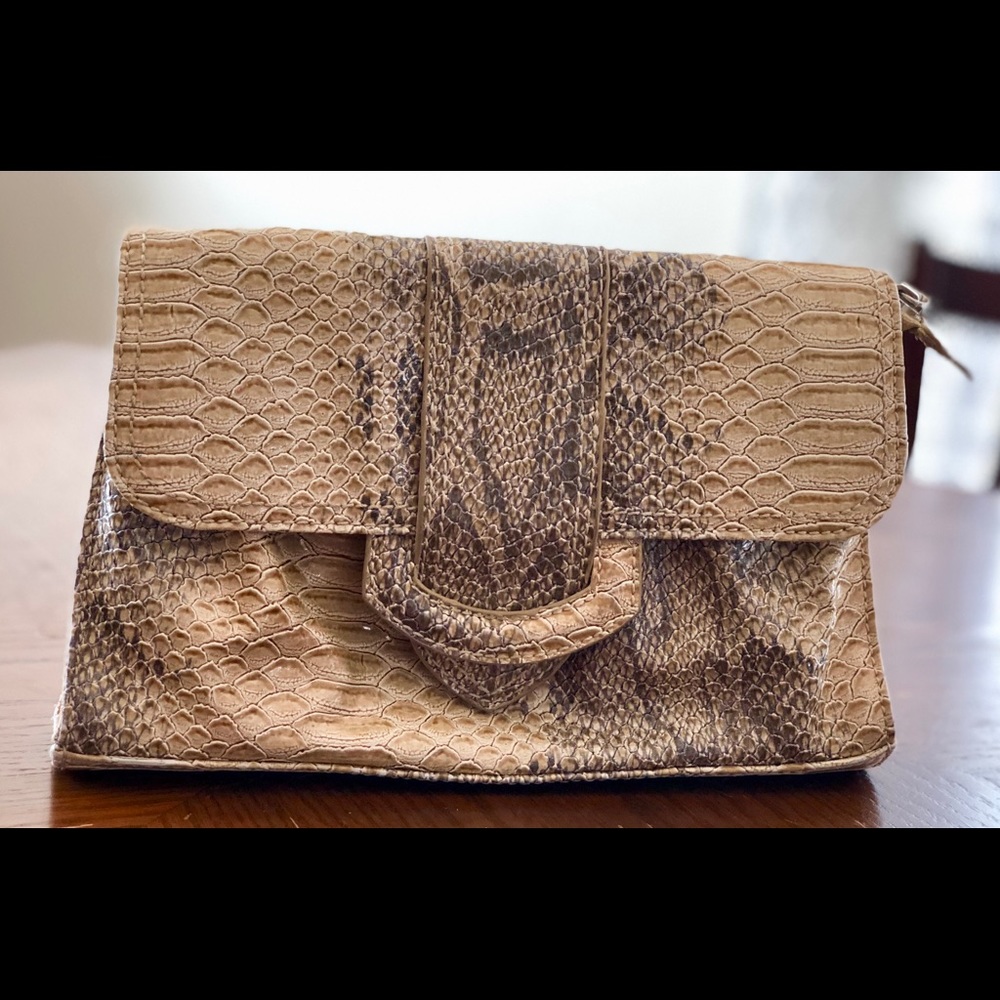 Chinese Laundry clutch!!!
